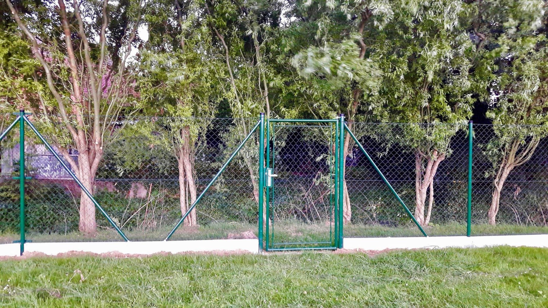 Pletivový plot s brankou v Čelechovicích u Olomouce